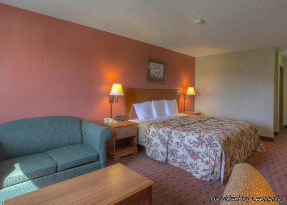 Quality Inn & Suites La Vergne Room photo
