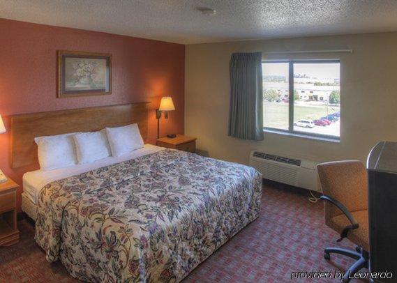 Quality Inn & Suites La Vergne Room photo