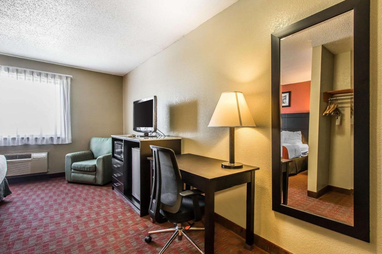 Quality Inn & Suites La Vergne Exterior photo