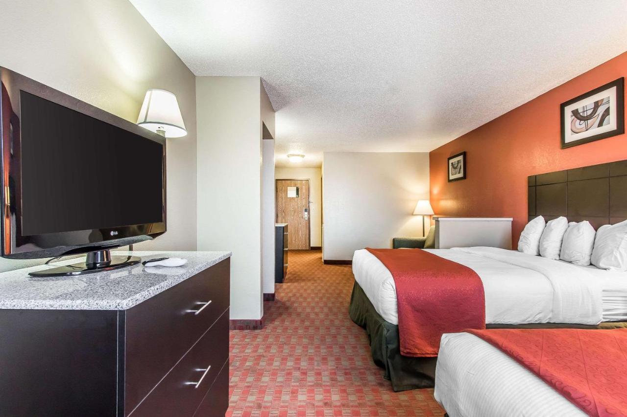 Quality Inn & Suites La Vergne Exterior photo