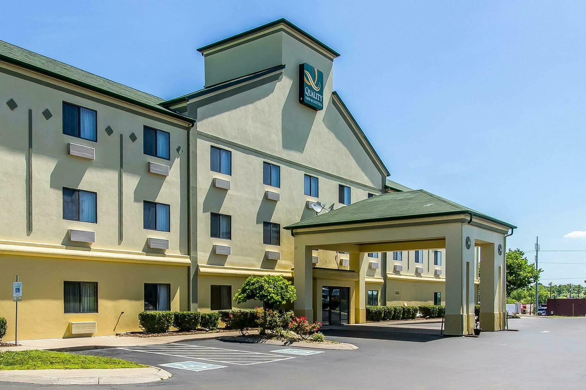 Quality Inn & Suites La Vergne Exterior photo