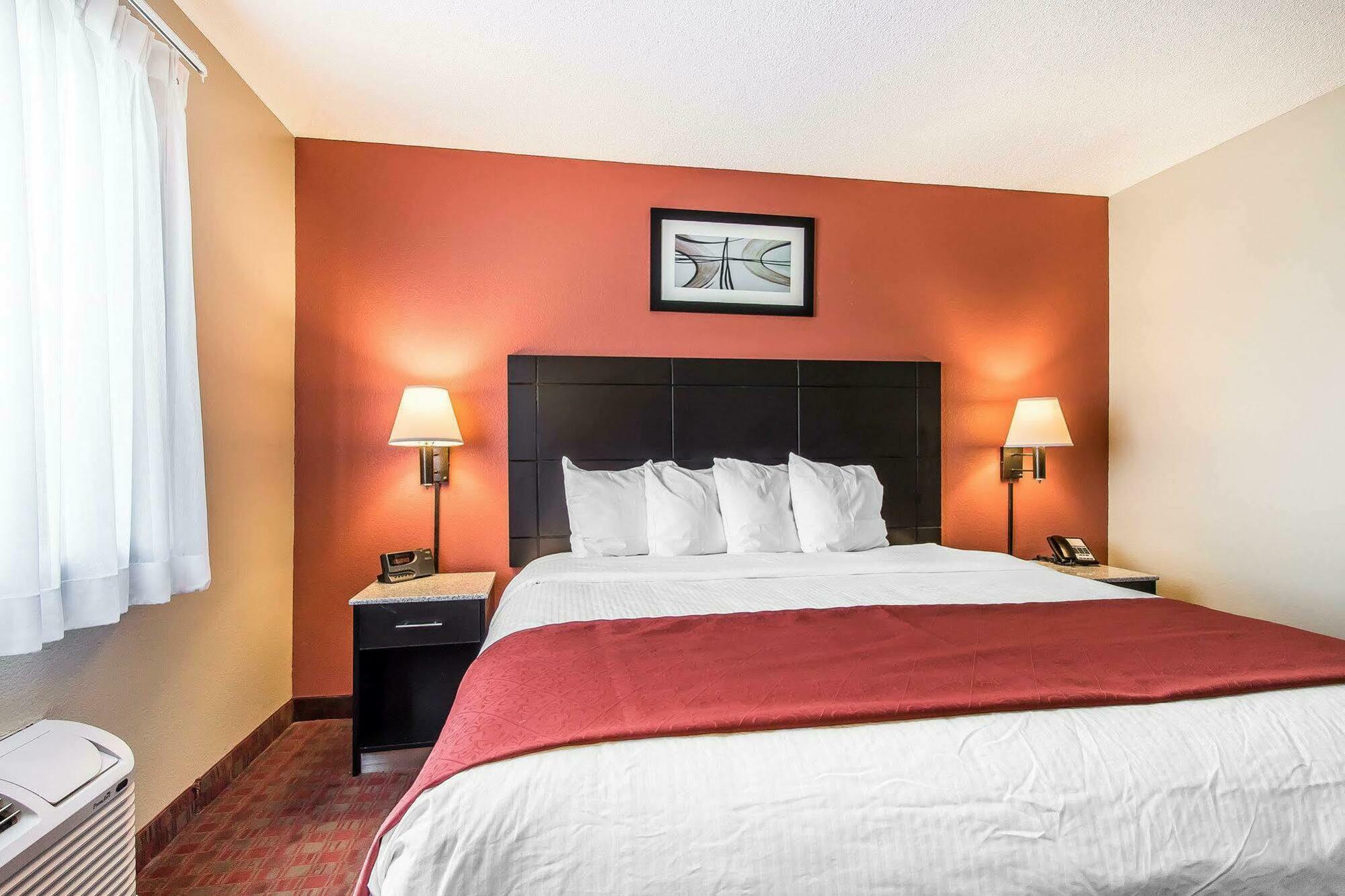 Quality Inn & Suites La Vergne Exterior photo