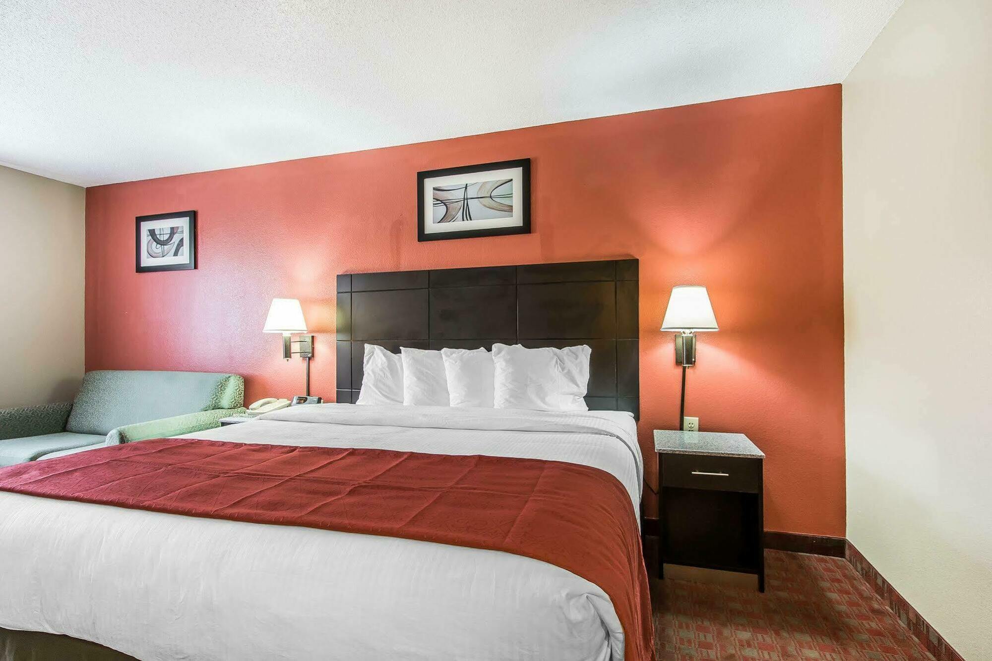Quality Inn & Suites La Vergne Exterior photo
